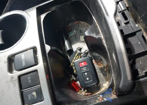 2012 Toyota Highlander Se V6 z USA, uszkodzony, nr VIN 5TDBK3EH4CS101837